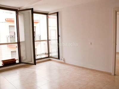 Alquiler loft en carrer d'argentona 53 piso de 75 m2 totalmente céntrico. en Mataró