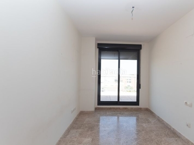 Alquiler piso séptimo con 4 habitaciones, ascensor y piscina comunitaria en Paterna