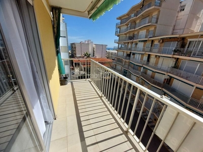 Apartamento con 2 habitaciones amueblado con calefacción y aire acondicionado en Gandia