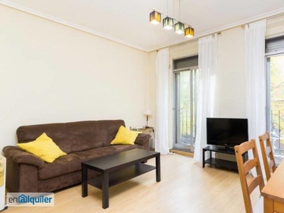 apartamento de 2 dormitorios con aire acondicionado y balcón en alquiler en Almagro y Trafalgar