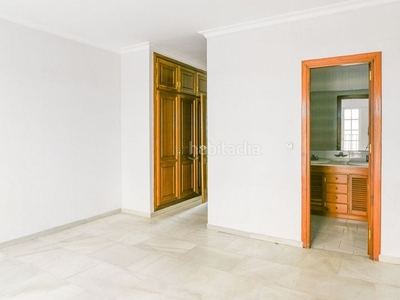 Apartamento piso en venta en zona Puerto Deportivo, segunda linea de mar - , málaga en Fuengirola