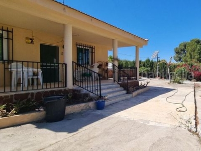 Chalet independiente en venta lliria en Santa Bárbara Llíria