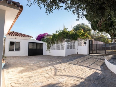 Chalet best house vende fantástica villa en rio real golf en Marbella
