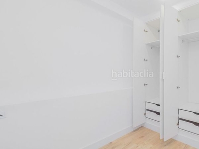 Piso con 3 habitaciones con ascensor y aire acondicionado en Málaga