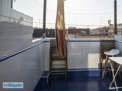 Tranquilo apartamento de 2 dormitorios con terraza en alquiler cerca de la playa en Poblats Marítims