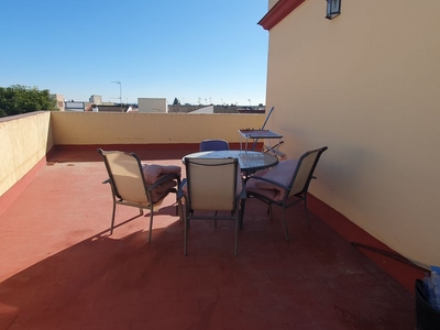 Venta de ático con terraza en Umbrete, ZONA RESIDENCIAL MUY TRANQUILA CON RÁPIDO ACCESO A LA A-49