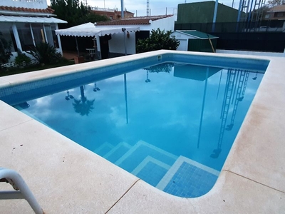 Venta de casa con piscina y terraza en Bollullos de la Mitación, ZONA RESIDENCIAL MUY TRANQUILA