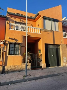 Venta de piso con terraza en Montequinto (Dos Hermanas)