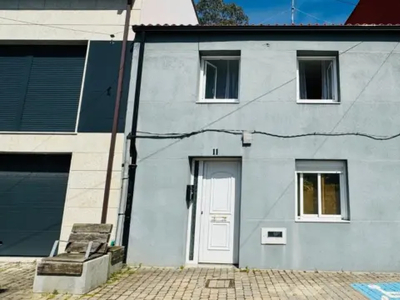 Casa adosada en venta en Avenida de Rueiro en Culleredo por 119,000 €