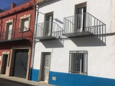 Casa adosada en venta en Venta de Casa Cerca de La Plaza de Las Canteras en Úbeda por 70,000 €