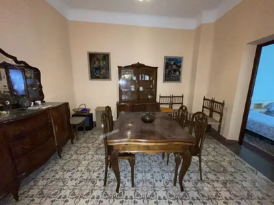 Casa en venta en Calle de Julio Burell en Baeza por 287,000 €