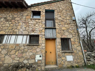 Casa en venta en Calle Manuel Castell en Hoyos del Espino por 99,000 €