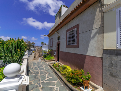 Casa Terrera en una sóla planta Las Majadillas. Las TorresEn las Majadillas, junto a la carretera de Las Torres, se encuentra este pequeño, pero cariñoso barrio, de pocos y amables vecinos. Fíjense, que sin conocerme de nada, en las pocas ocasiones en que Venta Tamaraceite