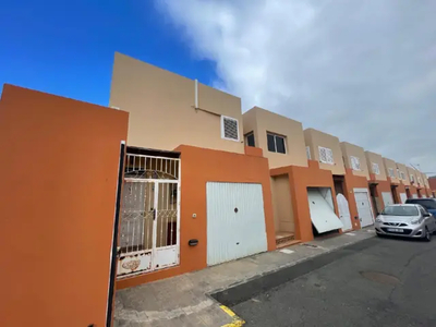Dúplex en venta en Calle de Venezuela, 85 en Vecindario-Los Llanos por 180,000 €