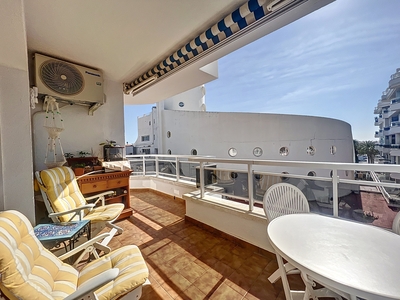 Magnifico apartamento de 59 m2 con una terraza de 10 m2 con vistas al canal y al mar. Venta Empuriabrava