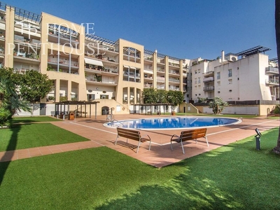 Piso en venta en Can Girona - Terramar - Can Pei - Vinyet de 3 habitaciones con terraza y piscina