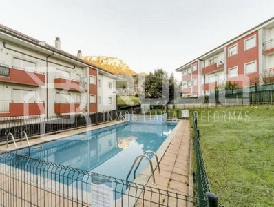 Piso en venta en Ramales de la Victoria de 2 habitaciones con terraza y piscina
