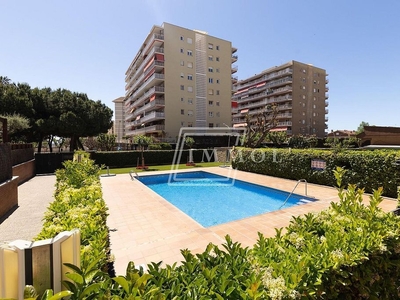 Piso en venta en Vilassar de Mar de 3 habitaciones con terraza y piscina