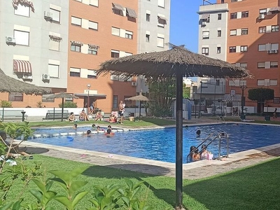Venta de piso en avenida Esportista Miriam Blasco de 3 habitaciones con terraza y piscina