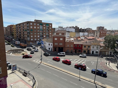 Venta de piso en El Pilar - La Estación de 4 habitaciones con terraza y garaje