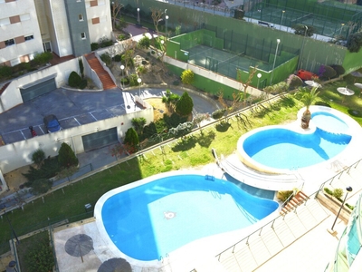 Venta de piso en Villajoyosa, de 100m2 con 2 dormitorios y 2 baños con plaza de garaje