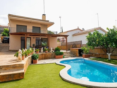 CASA AGRADABLE CON PISCINA A 5´DEL MAR