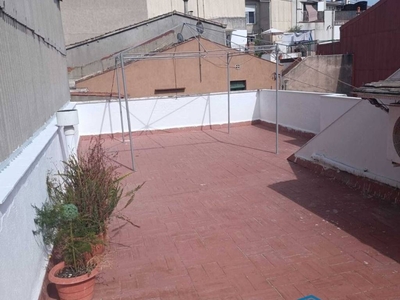 Alquiler Ático en Carrer Sant Pere 27 Rubí. Buen estado con terraza