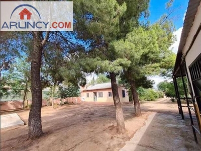 Alquiler de casa con terraza en Alcalá de Guadaíra, Urb. San Vicente