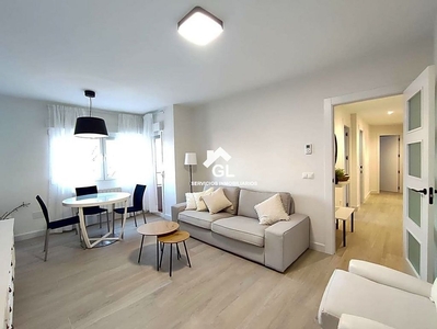 Alquiler de piso en Hermanos Falcó - Sepulcro Bolera de 3 habitaciones con terraza y muebles