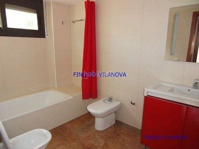 Alquiler dúplex con 2 habitaciones con calefacción, aire acondicionado y vistas al mar en Vilanova i la Geltrú