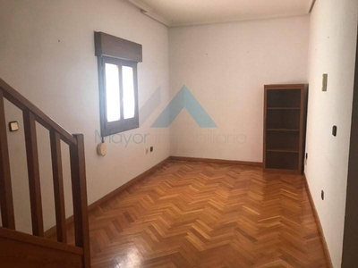 Alquiler Piso Alcalá de Henares. Piso de dos habitaciones Buen estado