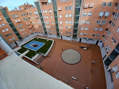Alquiler Piso Alcorcón. Piso de dos habitaciones en Calle Mariana Pineda. Plaza de aparcamiento