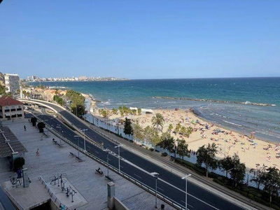 Alquiler Piso Alicante - Alacant. Piso de tres habitaciones en Calle Virgen del Socorro. Plaza de aparcamiento con terraza