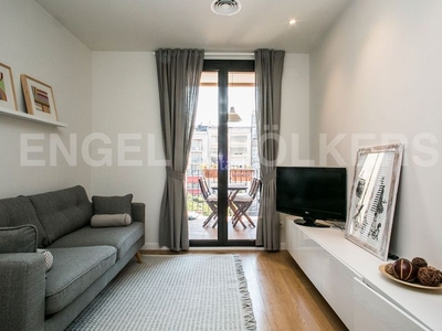 Alquiler piso apartameno de alquiler de temporada de 11 meses.. disponible a partir del.4 de julio. en Barcelona