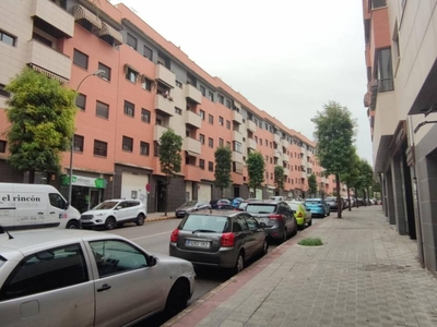 Alquiler Piso Dos Hermanas. Piso de tres habitaciones Tercera planta con terraza