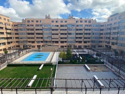 Alquiler Piso Rivas-Vaciamadrid. Piso de tres habitaciones en Calle María Moliner. Buen estado tercera planta