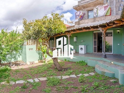Alquiler Piso San Cristóbal de La Laguna. Piso de dos habitaciones Buen estado planta baja con terraza
