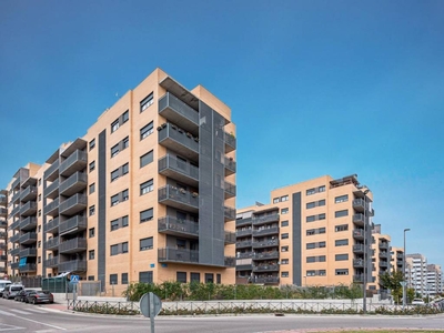 Alquiler Piso Tres Cantos. Piso de dos habitaciones en Madrid. Buen estado con terraza