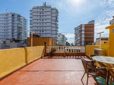 Alquiler Piso Vélez-Málaga. Piso de tres habitaciones en Calle Faro Nuevo. Primera planta