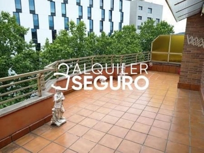 Ático en alquiler en Centro - Vitoria-Gasteiz de 2 habitaciones con terraza y calefacción