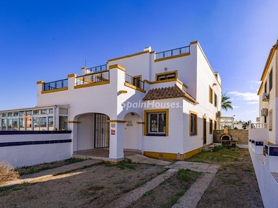 Casa adosada en venta en Torrevieja