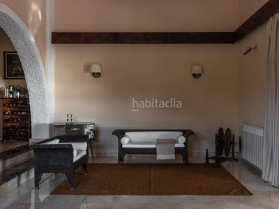 Casa villa de 5 dormitorios y 4 baños dividido en 2 plantas - 820m2 de casa y 1800m2 de parcela - piscina, jardín, terraza - en Pinares de San Antón, malaga en Málaga