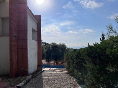 Chalet casa a 4 vientos con jardín y piscina en Arenys de Munt