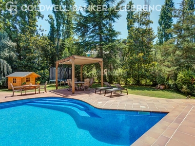Chalet preciosa casa con jardín y piscina en vallvidrera en Barcelona