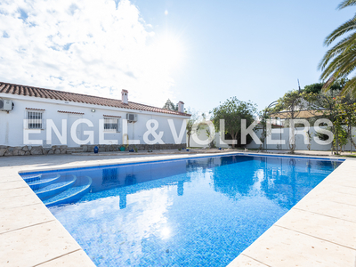 Confortable villa con piscina en Vinaroz