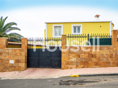 Espectacular chalet de 250 m², de superficie con una parcela de 400 m², de parcela e Calle Murcia, 35219 Telde (Las Palmas)