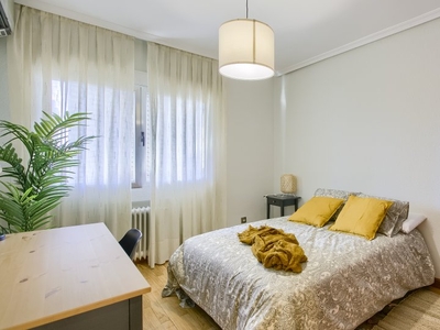 Habitaciones en apartamento de 4 dormitorios en Chamartín, Madrid