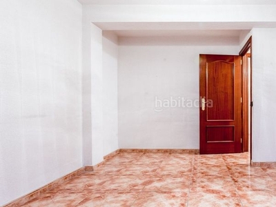 Piso con 3 habitaciones con ascensor y aire acondicionado en Alcalá de Henares