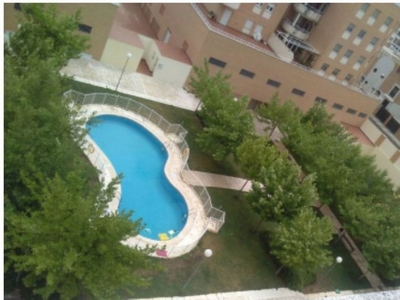 Piso en alquiler en Sur de 2 habitaciones con terraza y piscina