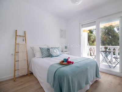 Piso en centaurea 11 piso con 3 habitaciones con ascensor, piscina, calefacción y aire acondicionado en Málaga